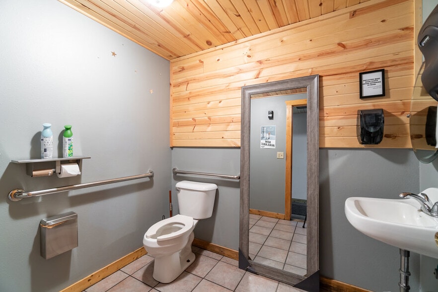 More Photos Of 116 Main St, Cornell Bar For Sale