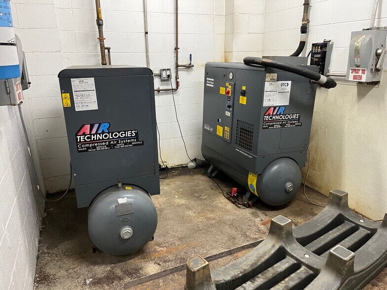 More Photos Of 30 Illinois Ave, Cincinnati Warehouse For Lease