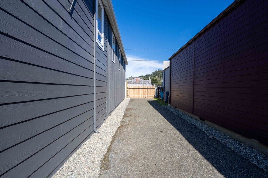 More Photos Of 267 W Sixth St, Port Orford Storefront Retail Residential For Sale