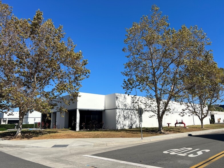 Primary Photo Of 16902 Millikan Ave, Irvine Warehouse For Lease