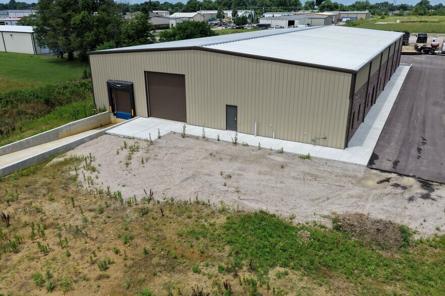 More Photos Of 4050 Downwind Dr, Owensboro Warehouse For Lease