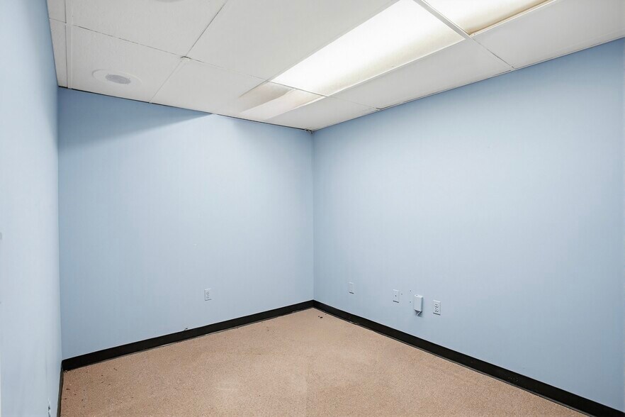 More Photos Of 14 W Saratoga St, Baltimore Office For Sale