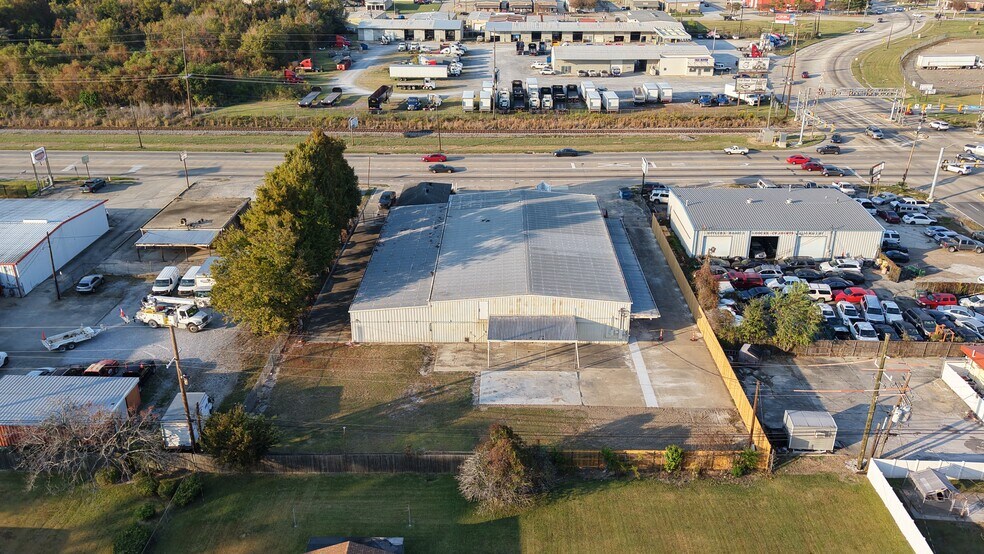 More Photos Of 9170 S Choctaw Dr, Baton Rouge Warehouse For Lease
