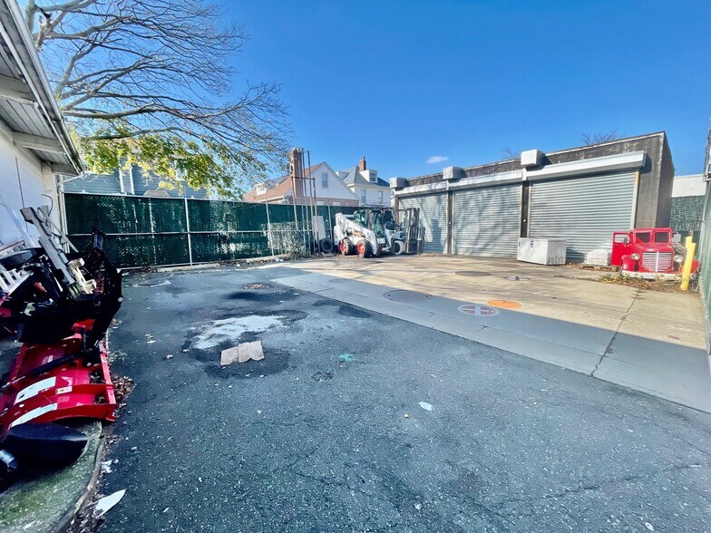 More Photos Of 441 Beach 129th St, Rockaway Park Service Station For Sale