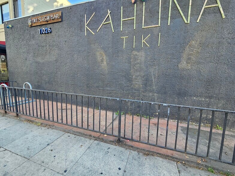 More Photos Of 11026 Magnolia Blvd, North Hollywood Restaurant For Sale