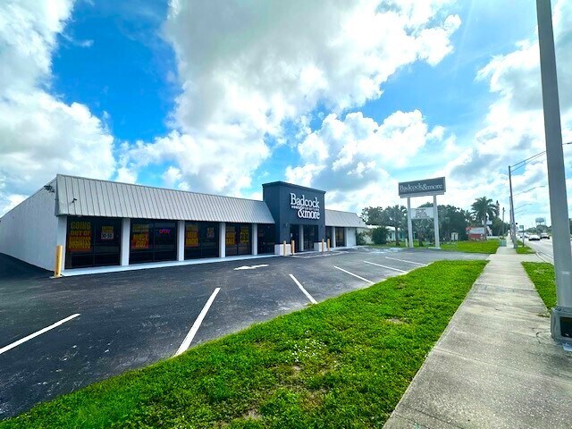 More Photos Of 6920 Cortez Rd W, Bradenton General Retail For Lease