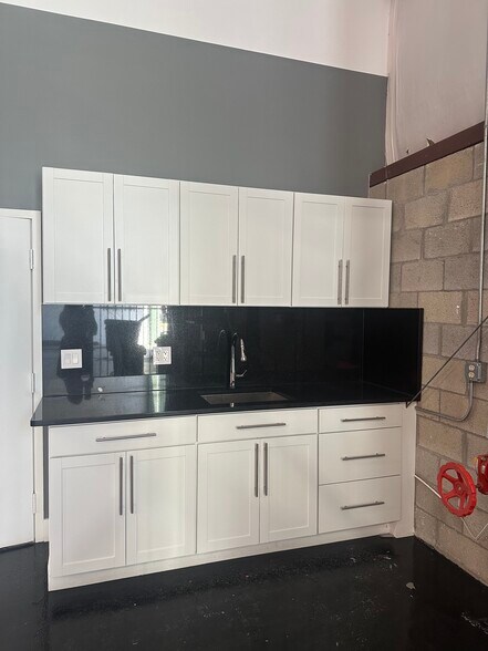 More Photos Of 161 Commerce Rd, Boynton Beach Warehouse For Sale