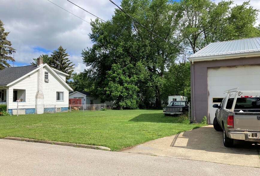 More Photos Of 670 Sherman, Geneva Flex For Sale