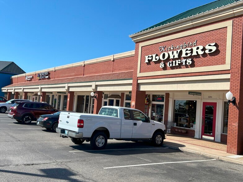 More Photos Of 1700 E 2nd St, Edmond Unknown For Lease