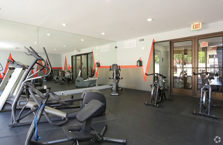 More Photos Of 2000 E Arapaho Rd, Richardson Apartments For Lease