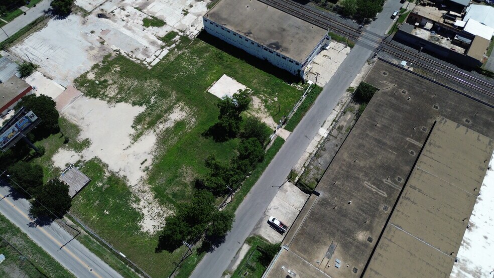 More Photos Of 522 Delaware St, San Antonio Warehouse For Sale
