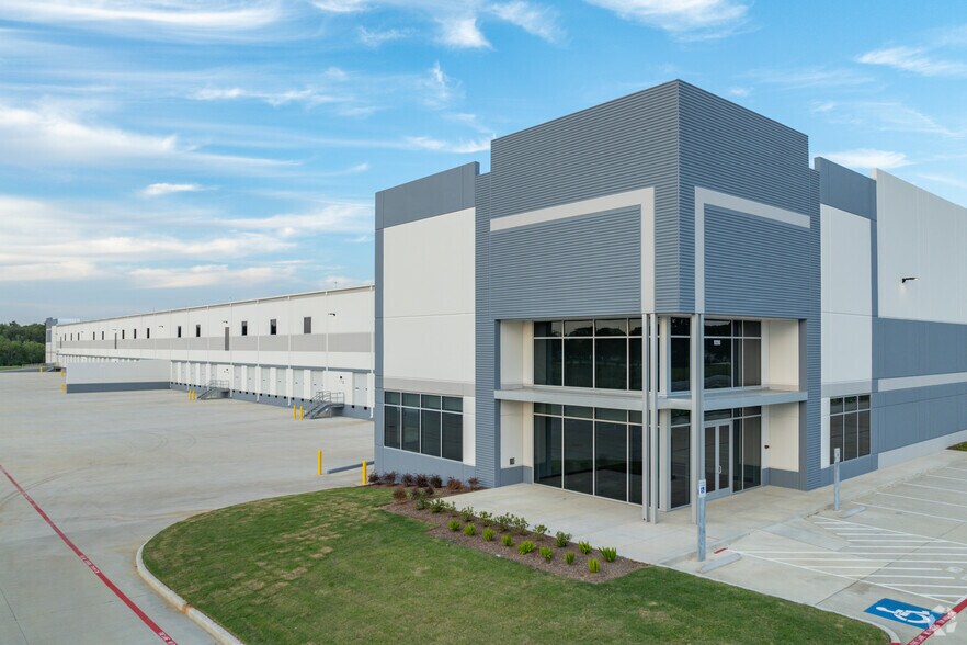 More Photos Of 9100 FM 1405, Baytown Distribution For Sale