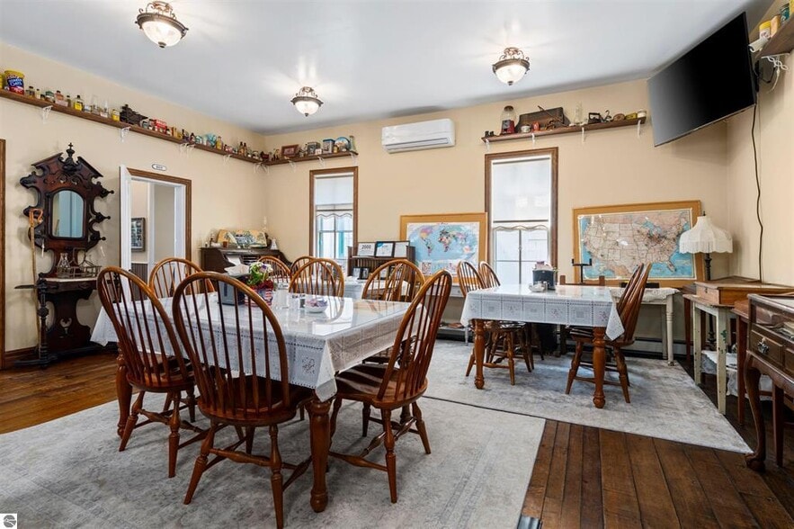 More Photos Of 18599 Mission Rd, Traverse City Hotel For Sale