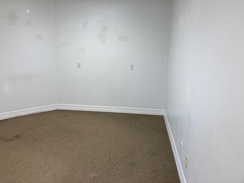 More Photos Of 21422 Carson Dr, Land O' Lakes Warehouse For Sale