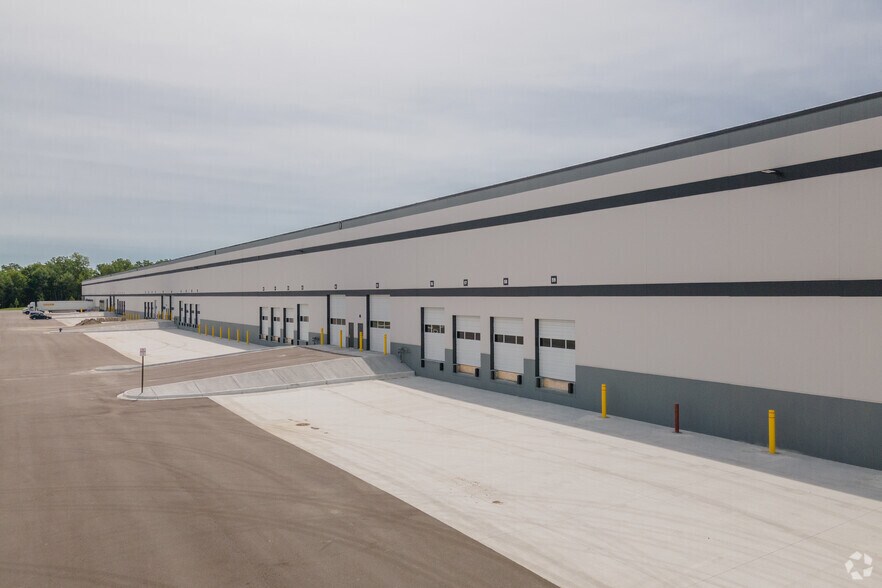 More Photos Of 42000 Ecorse Rd, Van Buren Township Distribution For Lease