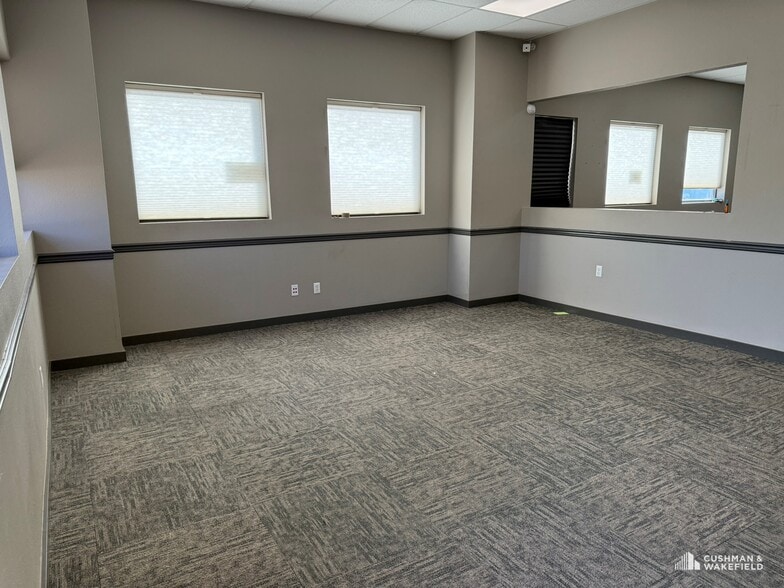 More Photos Of 481-499 N Denver Ave, Loveland Light Distribution For Lease