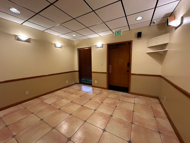 More Photos Of 7800 W Oakland Park Blvd, Sunrise Medical For Sale
