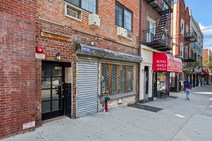 More Photos Of 25-24 Broadway, Astoria Apartments For Lease