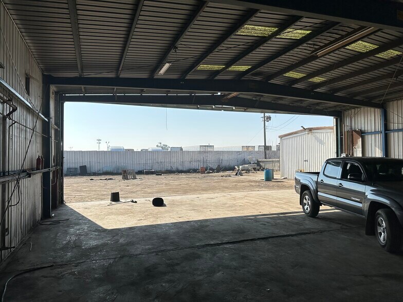 More Photos Of 2014 S Union Ave, Bakersfield Warehouse For Lease