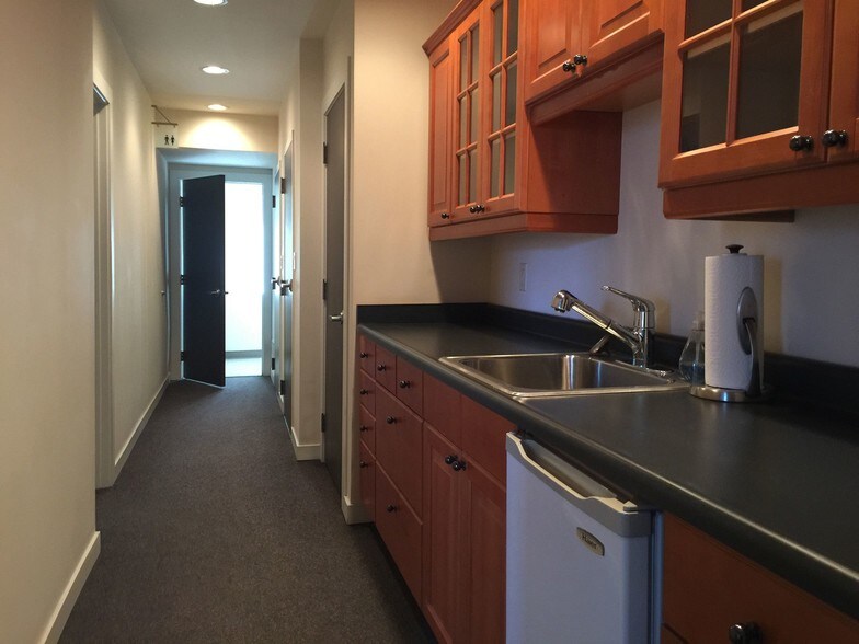 More Photos Of 1815-1819 E Carson St, Pittsburgh Storefront Retail Office For Lease