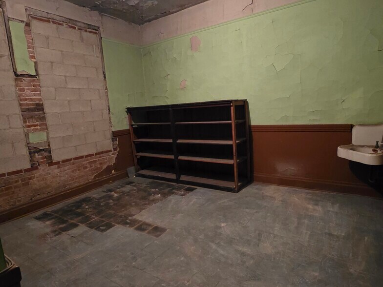 More Photos Of 124 E Front St, Sikeston Flex For Sale