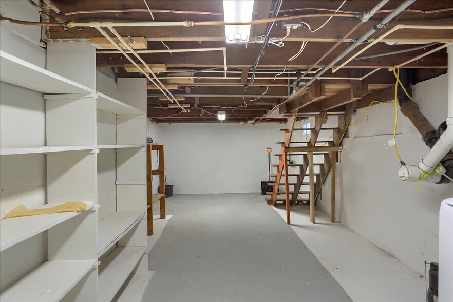 More Photos Of 1918 Carlisle Rd, York Office Residential For Sale