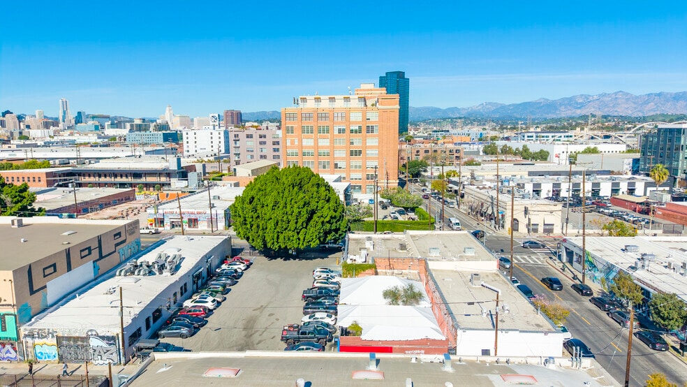 More Photos Of 1948 E 7th St, Los Angeles Bar For Lease