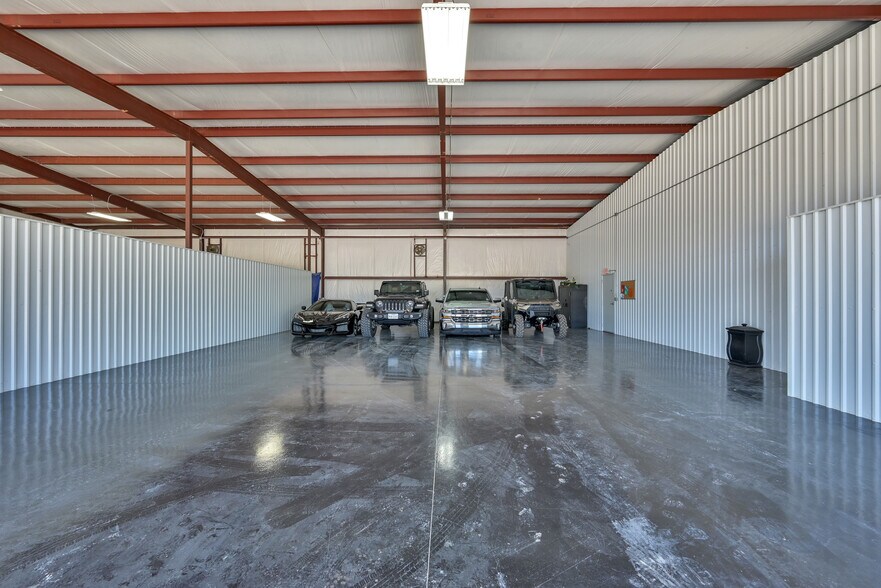 More Photos Of 15513 Capitol Hill Rd, Montgomery Service For Sale