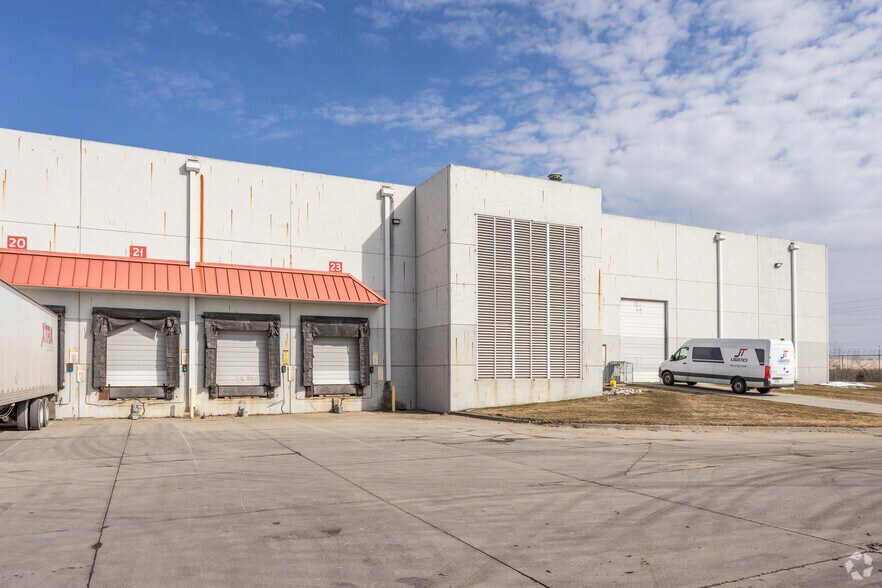 More Photos Of 1010 SE 54th St, Ankeny Distribution For Lease