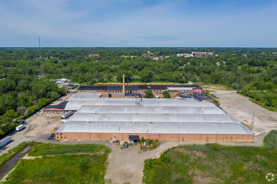 More Photos Of 2701 Deborah Ave, Zion Warehouse For Lease