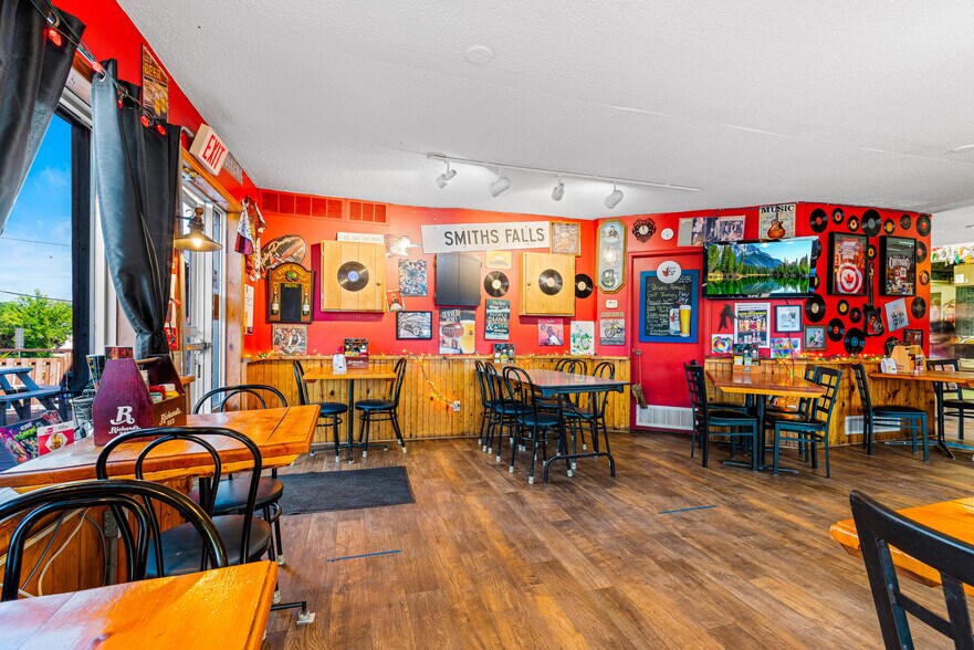 More Photos Of 7 Union St, Smiths Falls Restaurant For Sale