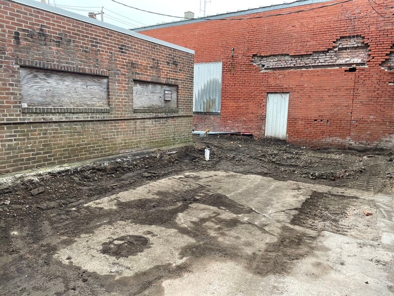 More Photos Of 525 E Morgan St, Boonville General Retail For Sale