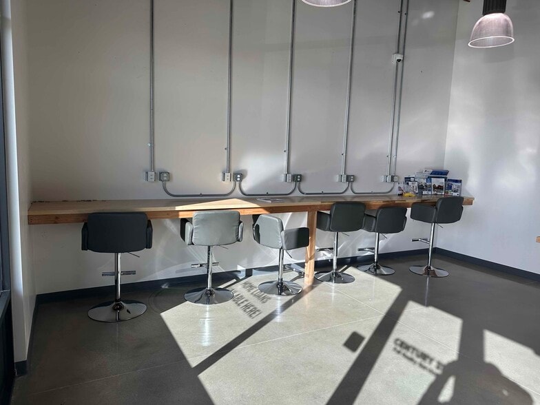 More Photos Of 27559 Newport Rd, Menifee Storefront For Lease