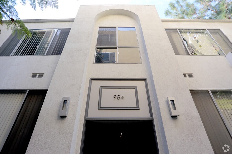 More Photos Of 954 Palm Ave, West Hollywood Apartments For Sale