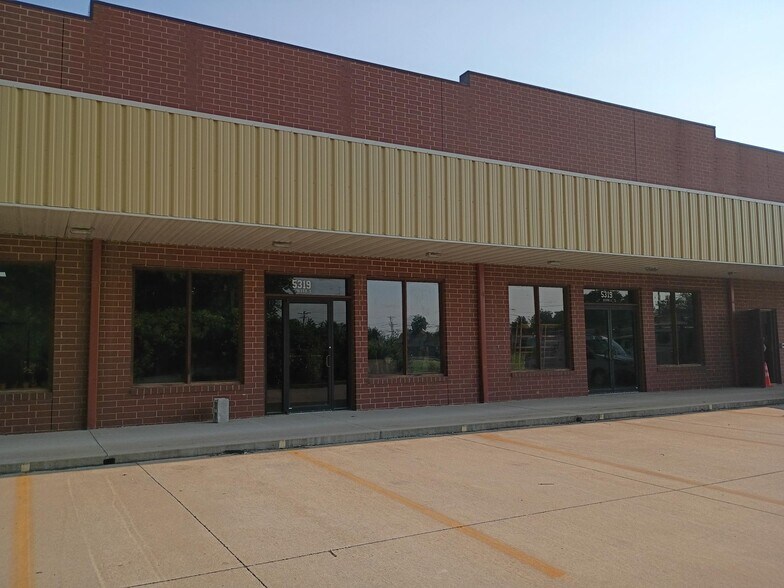 More Photos Of 5317-5327 N Illinois St, Fairview Heights General Retail For Lease