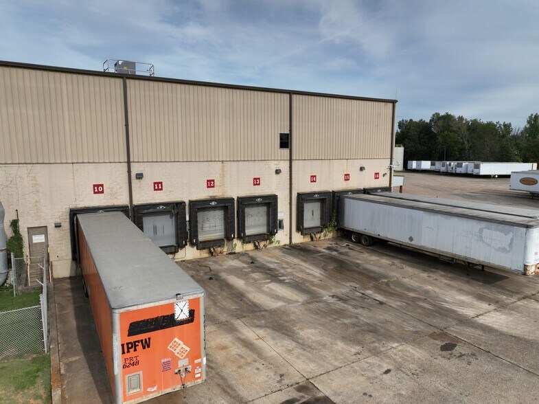More Photos Of 1 Poulan Dr, Nashville Warehouse For Lease