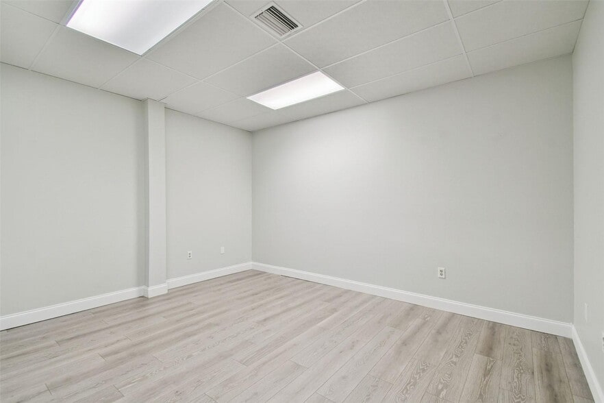 More Photos Of 5404 Hoover Blvd, Tampa Medical For Sale