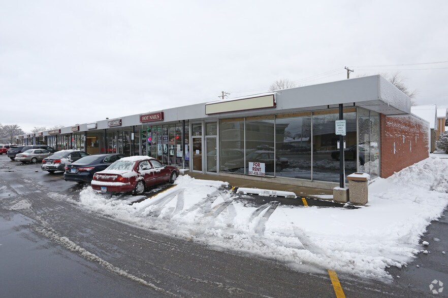 More Photos Of 4704-4722 W Touhy Ave, Lincolnwood Unknown For Lease