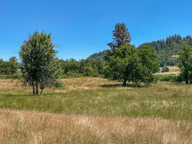 More Photos Of 8017 Old Highway 99 N, Roseburg Distribution For Sale
