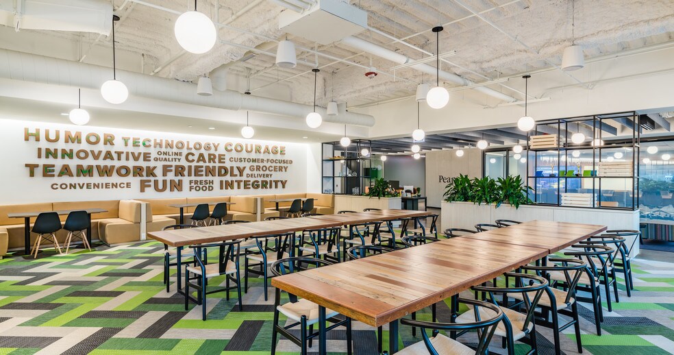 More Photos Of 300 S Riverside Plz, Chicago Office For Sale