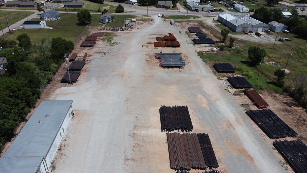 More Photos Of 701 W Broadway, Seminole Manufacturing For Sale