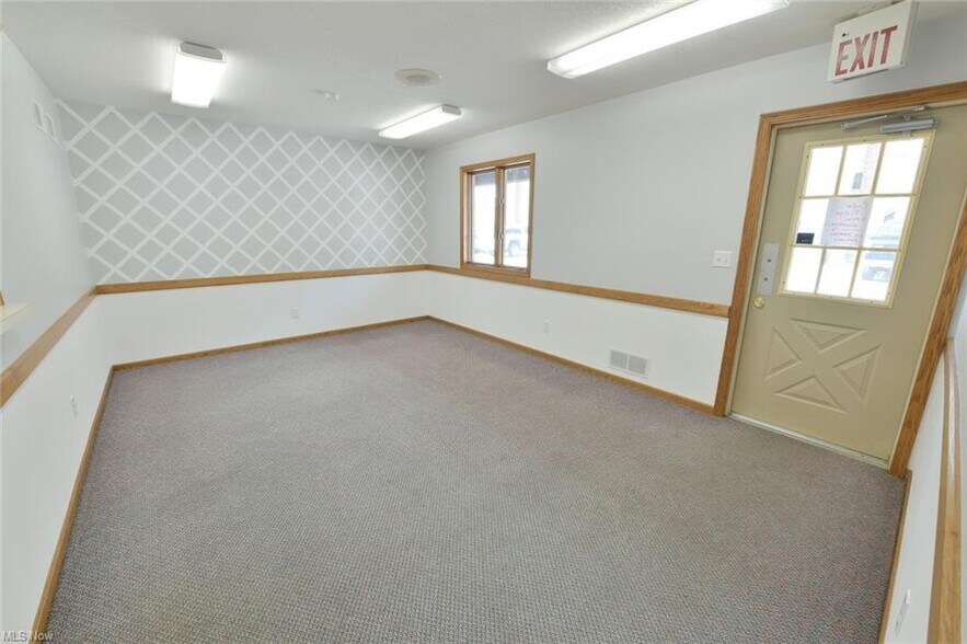 More Photos Of 151 S Kennebec Ave, Mcconnelsville Office For Lease