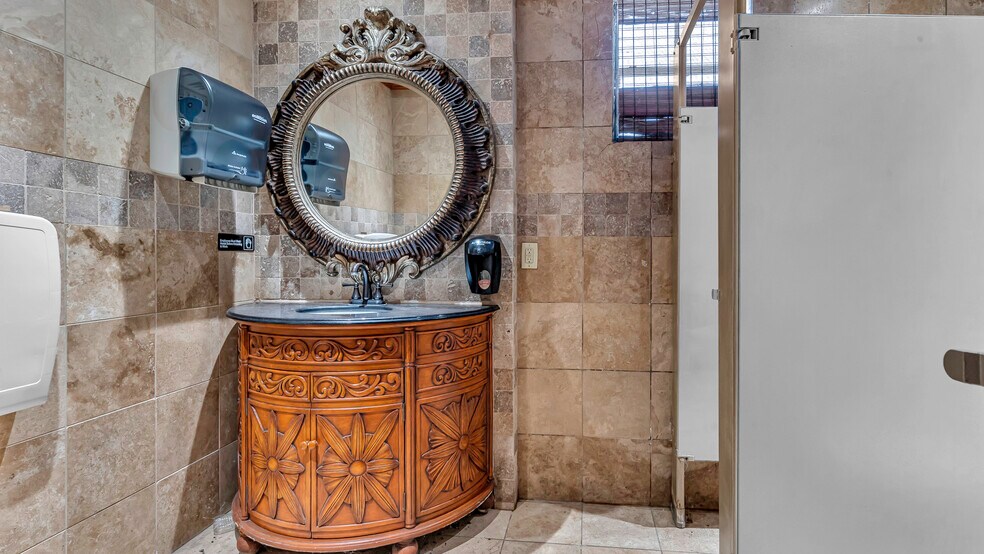 More Photos Of 4565 US-77 Hwy, Davis Specialty For Sale