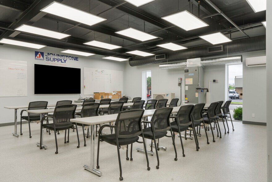 More Photos Of 5440 S 101st East Ave, Tulsa Warehouse For Sale