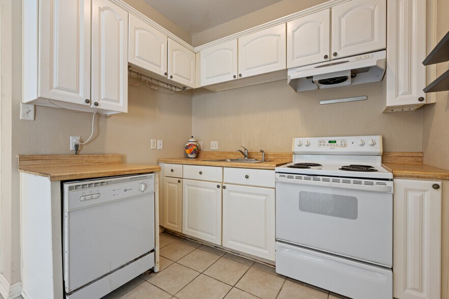 More Photos Of 5205 Hudson Bend Rd, Austin Light Manufacturing For Sale