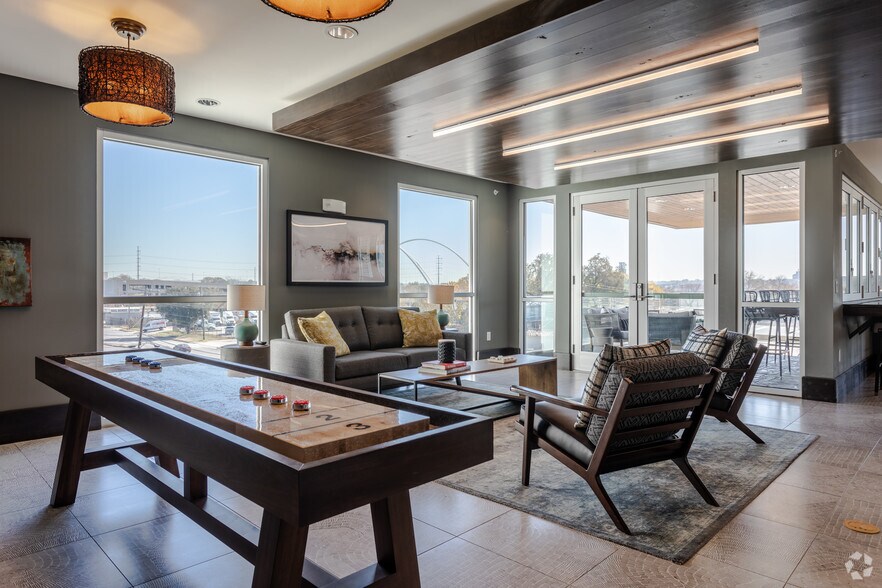 More Photos Of 305 W Commerce St, Dallas Apartments For Lease