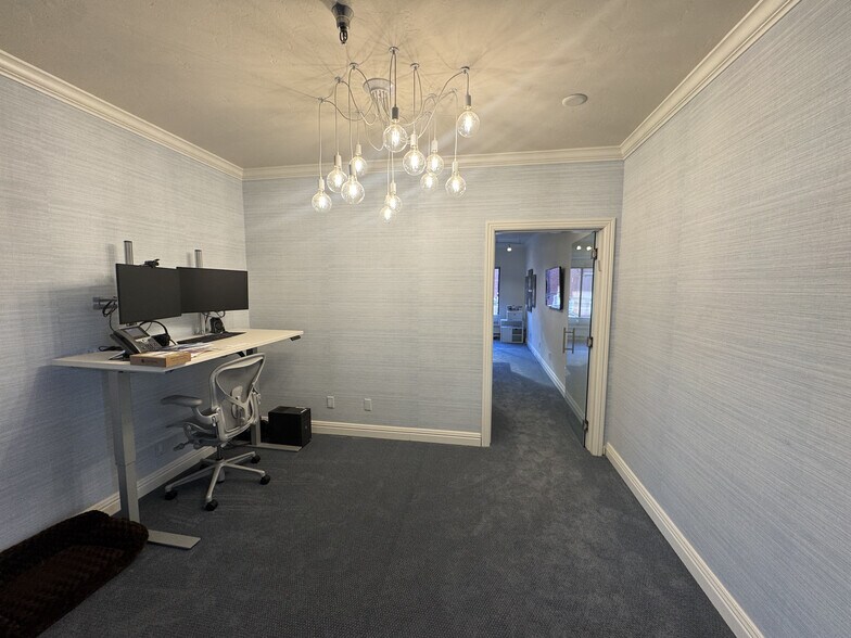 More Photos Of 533 E Hopkins Ave, Aspen Office For Lease