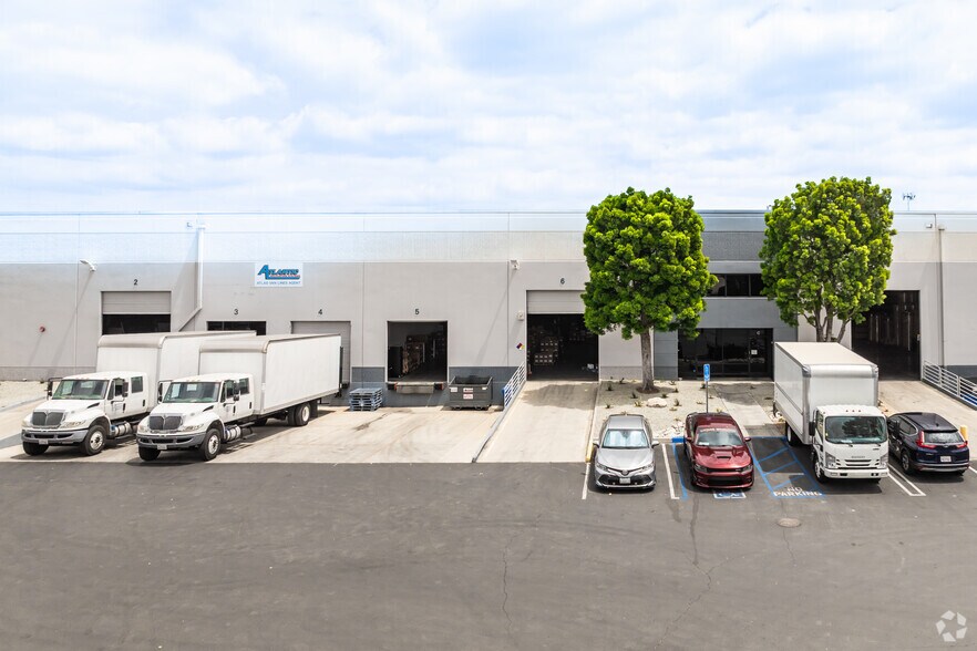 More Photos Of 12020 Woodruff Ave, Downey Warehouse For Lease