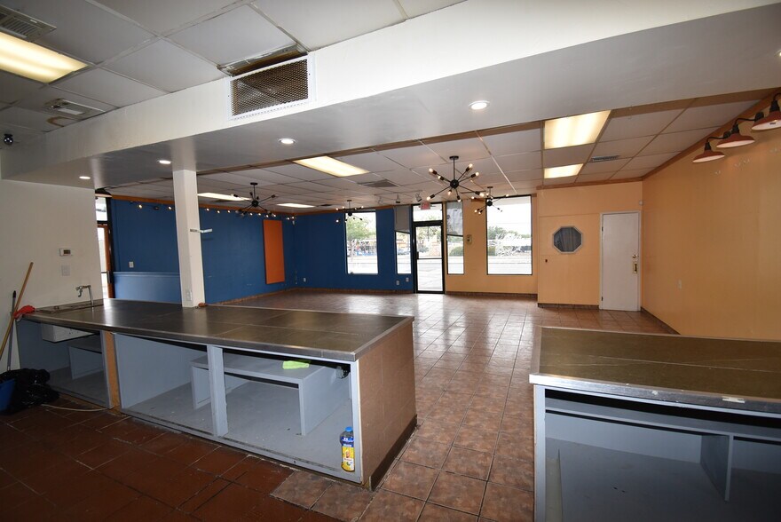 More Photos Of 9659 Dyer St, El Paso Freestanding For Lease