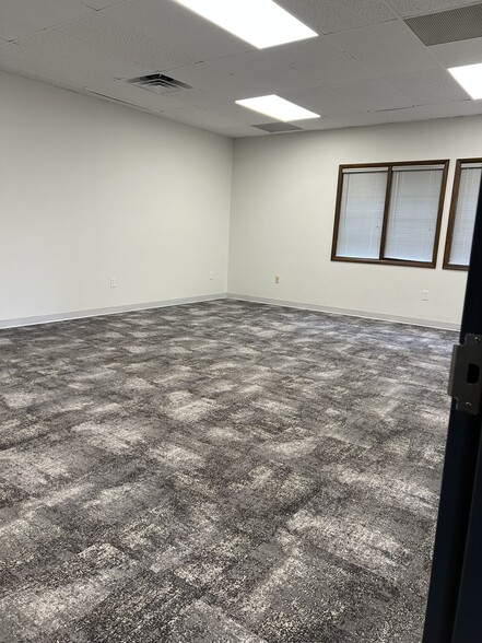 More Photos Of 1320 E 53rd St, Anderson Office For Lease